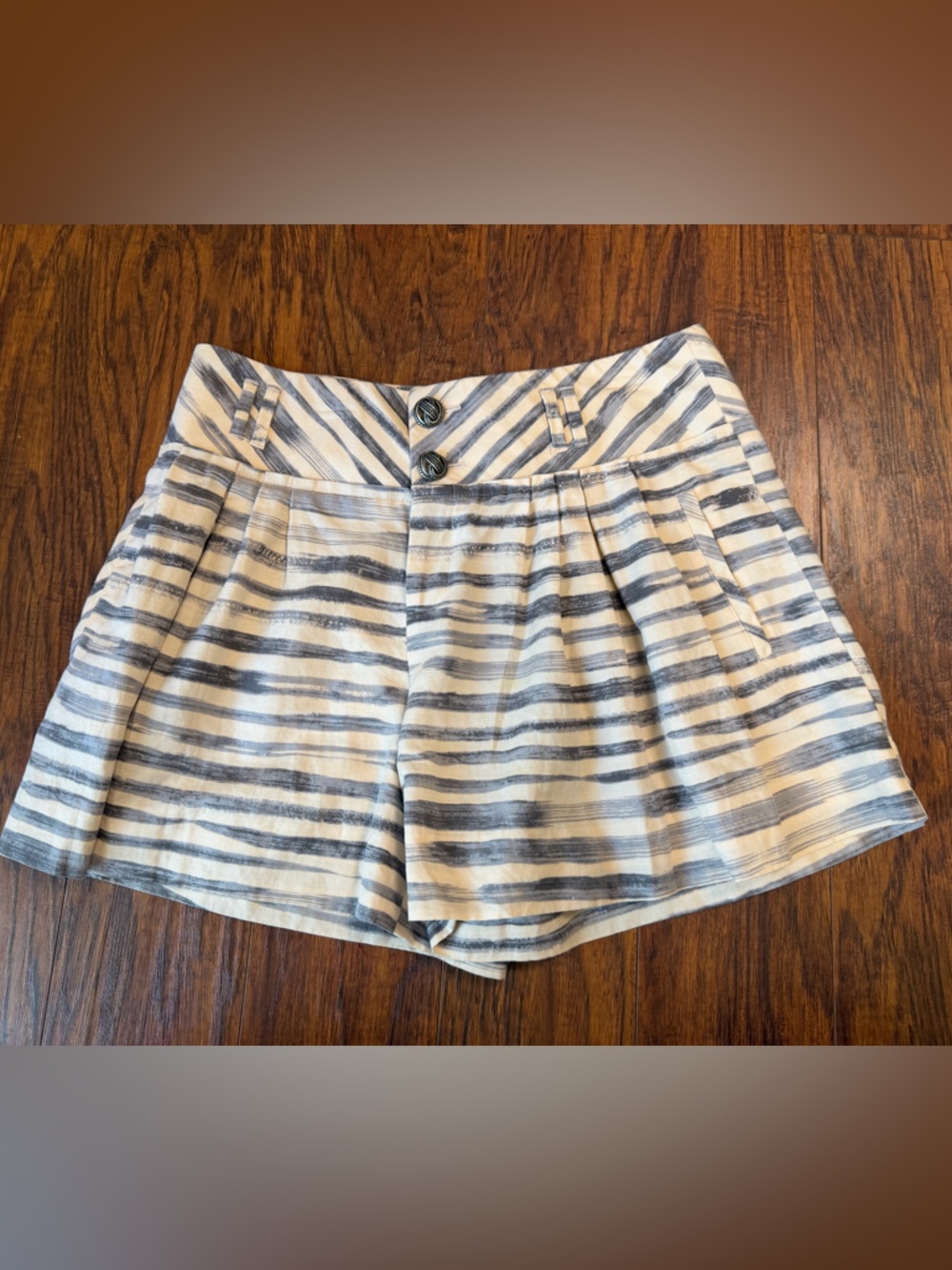 Flowy striped shorts